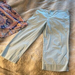 Cotton blend blue capris by Kate Hill casual